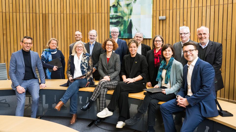 Gruppenbild bei der 1. Sitzung Bioökonomie-Rat NRW vom 29.01.2024