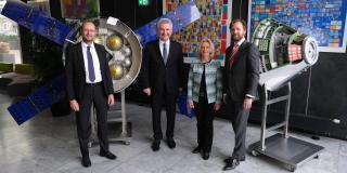 Minister Pinkwart mit Vertretern der European Space Agency und der deutschen Raumfahrtagentur